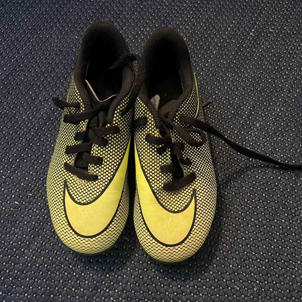 🔴Kids cleats